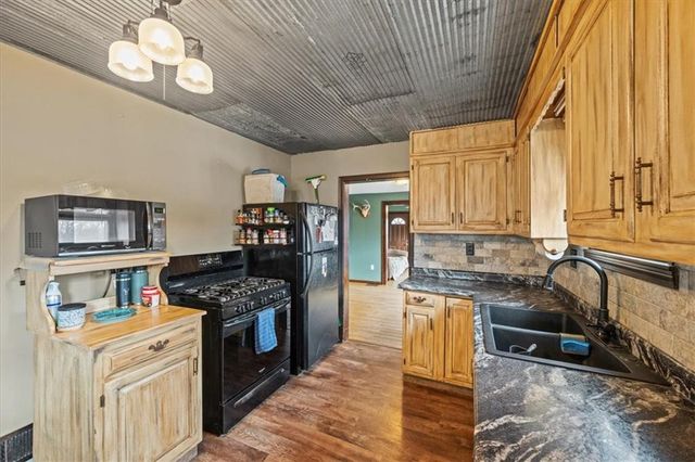 100 N 94th Street, Edwardsville, KS 66111