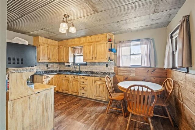 100 N 94th Street, Edwardsville, KS 66111