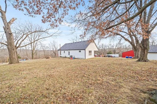 100 N 94th Street, Edwardsville, KS 66111