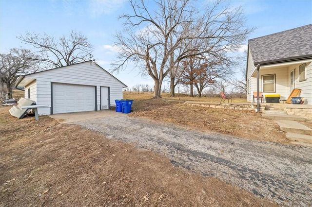 100 N 94th Street, Edwardsville, KS 66111