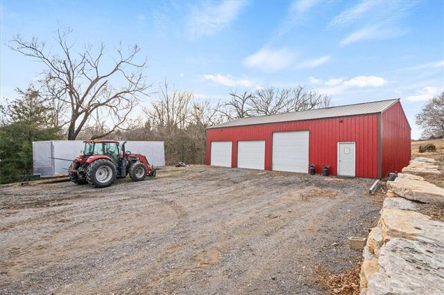 100 N 94th Street, Edwardsville, KS 66111