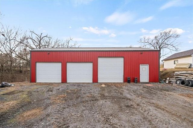 100 N 94th Street, Edwardsville, KS 66111