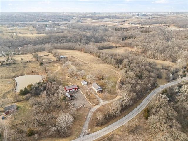 100 N 94th Street, Edwardsville, KS 66111