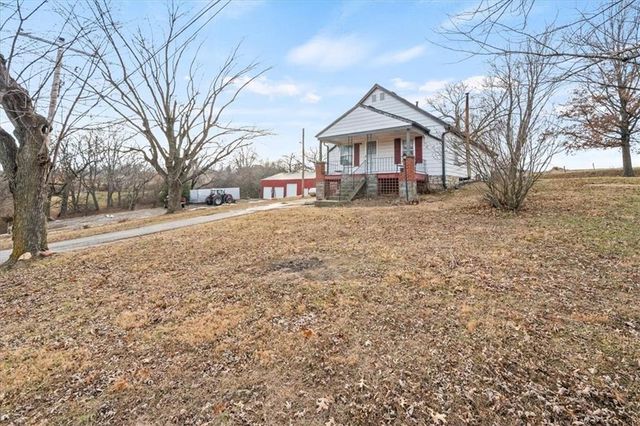 100 N 94th Street, Edwardsville, KS 66111