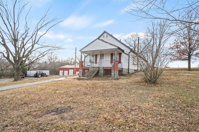 100 N 94th Street, Edwardsville, KS 66111