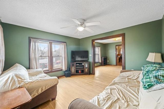 100 N 94th Street, Edwardsville, KS 66111