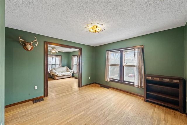 100 N 94th Street, Edwardsville, KS 66111