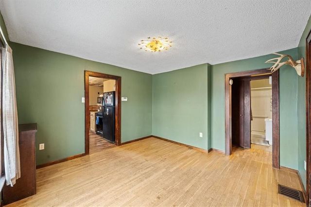 100 N 94th Street, Edwardsville, KS 66111