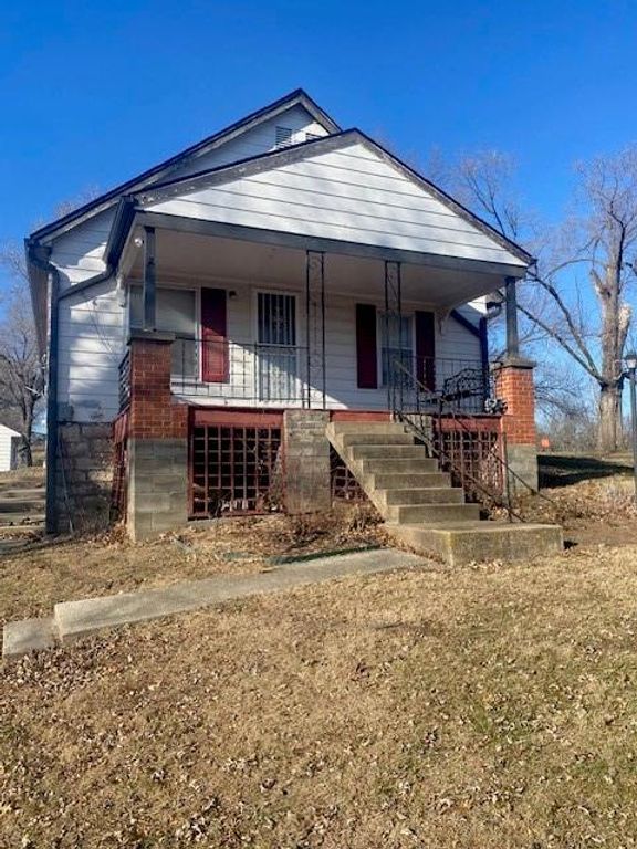 100 N 94 Street, Edwardsville, KS 66111