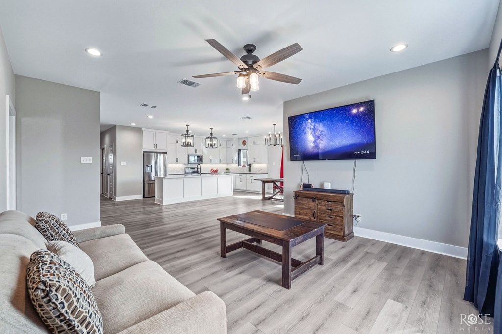 Image 11 of property listing at 211 S Buchanan Street, San Angelo, TX 76903