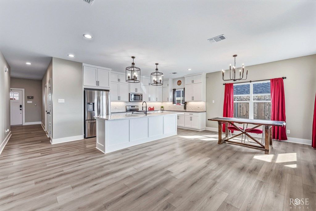 Image 12 of property listing at 211 S Buchanan Street, San Angelo, TX 76903