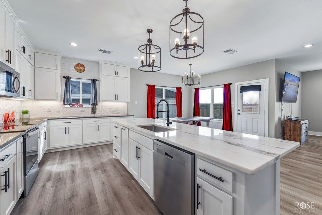 Image 16 of property listing at 211 S Buchanan Street, San Angelo, TX 76903