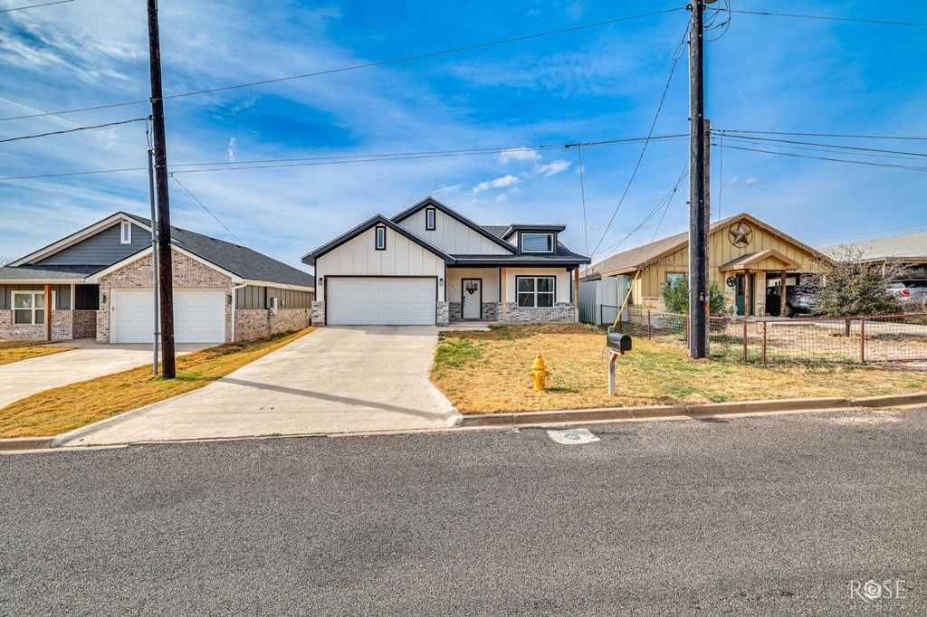 Image 2 of property listing at 211 S Buchanan Street, San Angelo, TX 76903