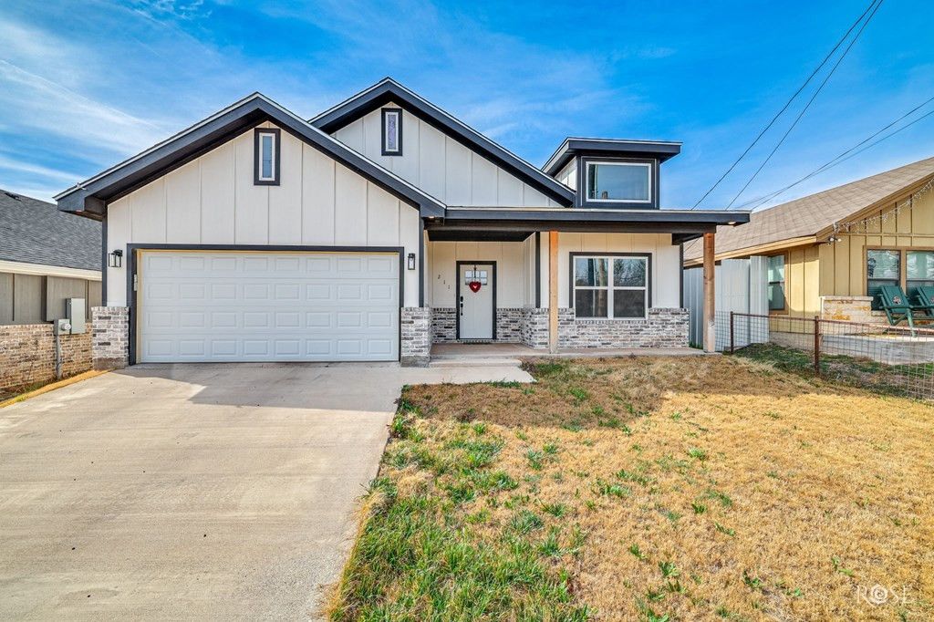 Image 4 of property listing at 211 S Buchanan Street, San Angelo, TX 76903