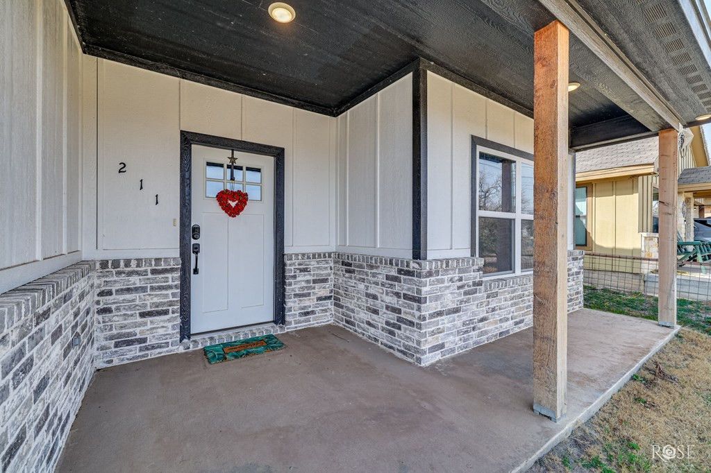 Image 6 of property listing at 211 S Buchanan Street, San Angelo, TX 76903