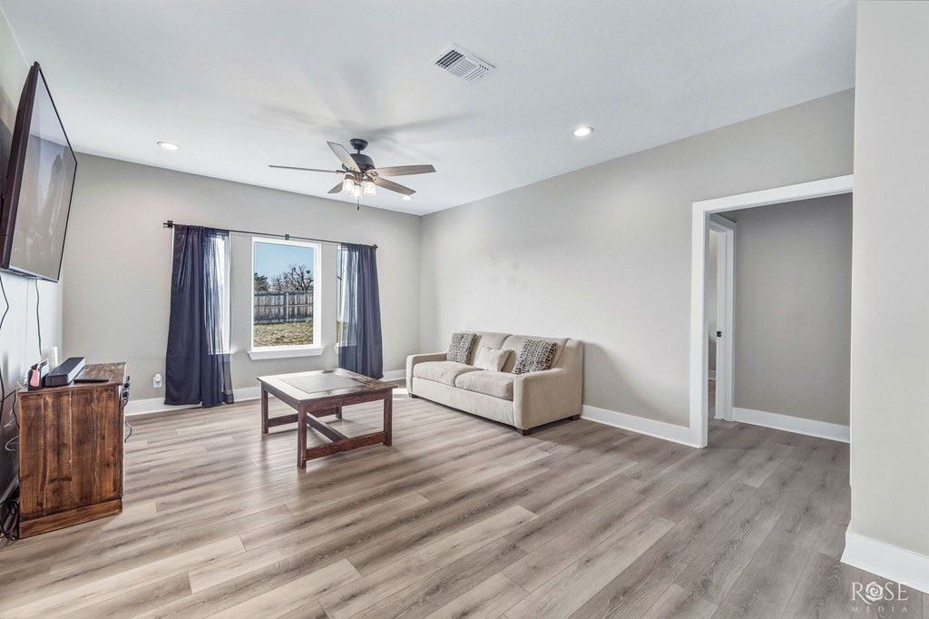 Image 9 of property listing at 211 S Buchanan Street, San Angelo, TX 76903