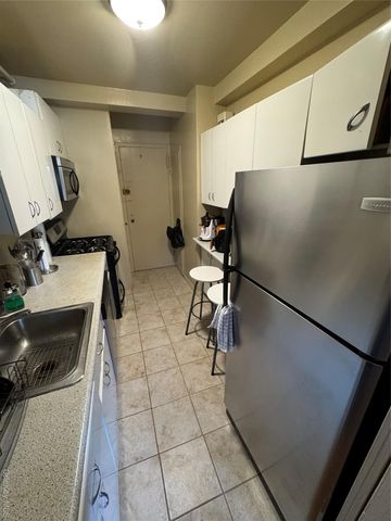 3 Fordham Hill Oval Av 10B, Bronx, NY 10468