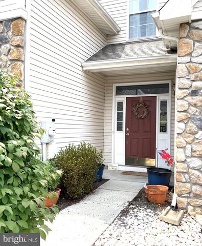 4 BLAKE DR, Pennington, NJ 08534