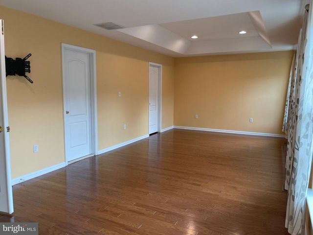 4 BLAKE DR, Pennington, NJ 08534