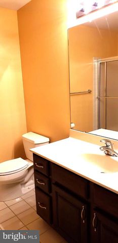 4 BLAKE DR, Pennington, NJ 08534