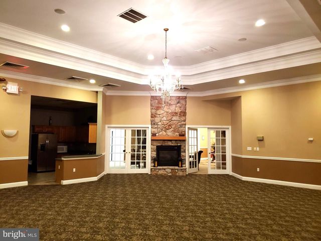 4 BLAKE DR, Pennington, NJ 08534