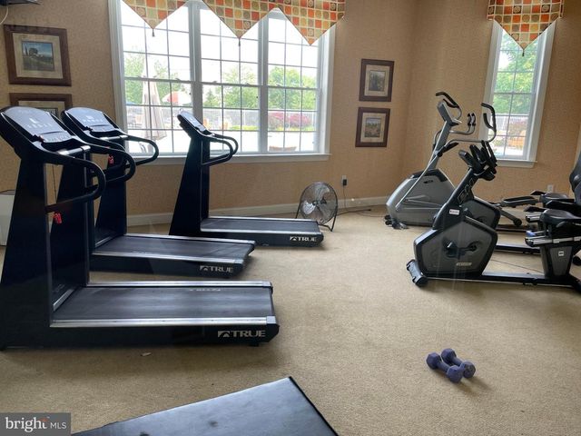 4 BLAKE DR, Pennington, NJ 08534