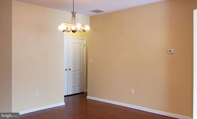 4 BLAKE DR, Pennington, NJ 08534