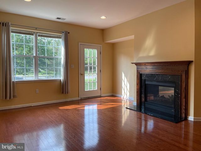4 BLAKE DR, Pennington, NJ 08534