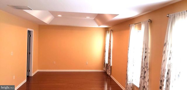 4 BLAKE DR, Pennington, NJ 08534