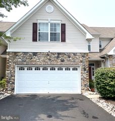 4 BLAKE DR, Pennington, NJ 08534