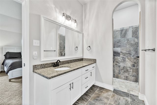 1040 Cloudy Court, Weatherford, TX 76085
