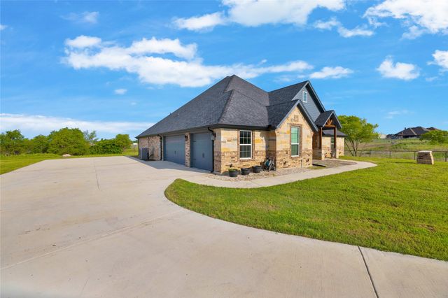 1040 Cloudy Court, Weatherford, TX 76085