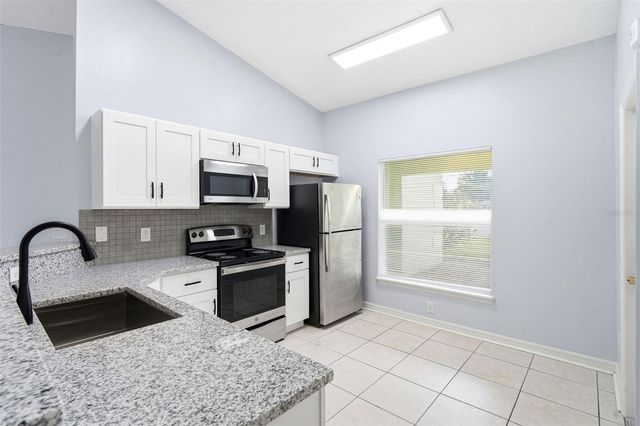 206 N HAWTHORNE AVENUE, Apopka, FL 32703