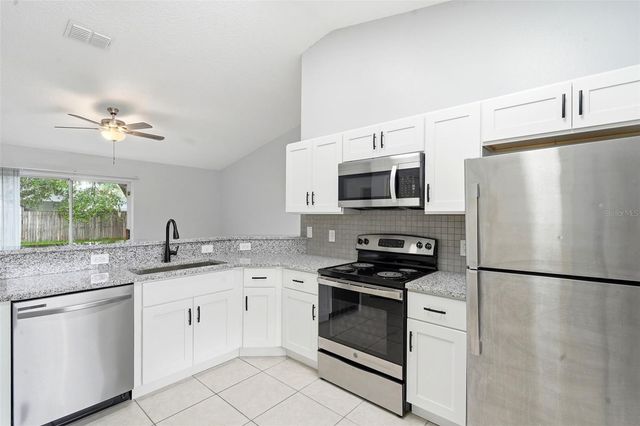 206 N HAWTHORNE AVENUE, Apopka, FL 32703