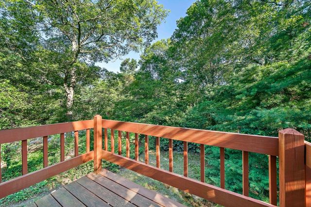 20 Biscayne Dr, Barnstable, MA 02648