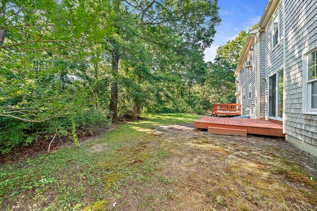 20 Biscayne Dr, Barnstable, MA 02648