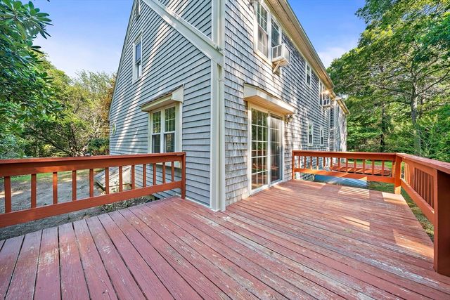 20 Biscayne Dr, Barnstable, MA 02648