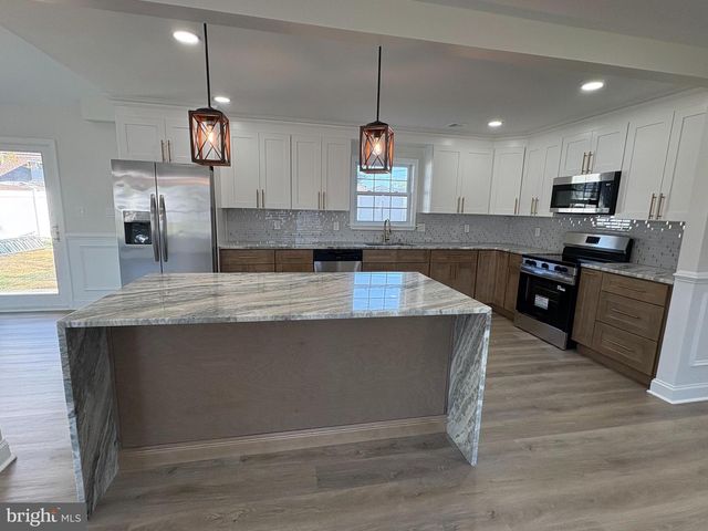 50 MICAHILL RD, Levittown, PA 19056