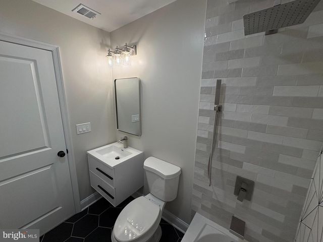 50 MICAHILL RD, Levittown, PA 19056