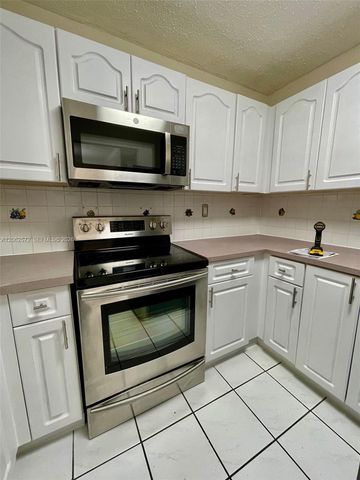 5625 W 20th Ave 215, Hialeah, FL 33012
