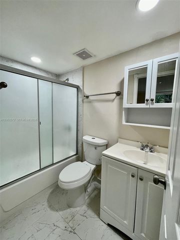 5625 W 20th Ave 215, Hialeah, FL 33012