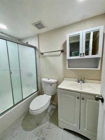 5625 W 20th Ave 215, Hialeah, FL 33012