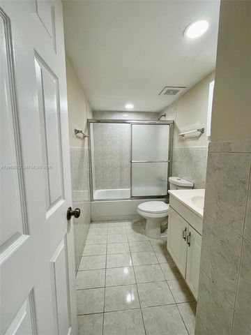 5625 W 20th Ave 215, Hialeah, FL 33012