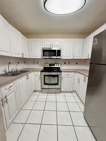 5625 W 20th Ave 215, Hialeah, FL 33012