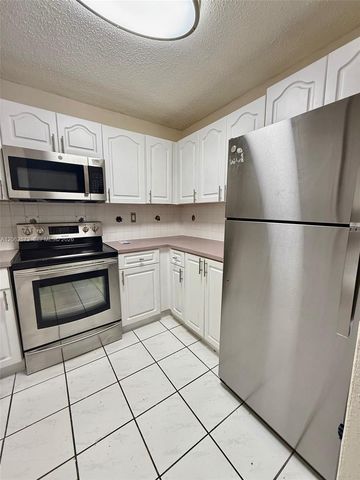 5625 W 20th Ave 215, Hialeah, FL 33012