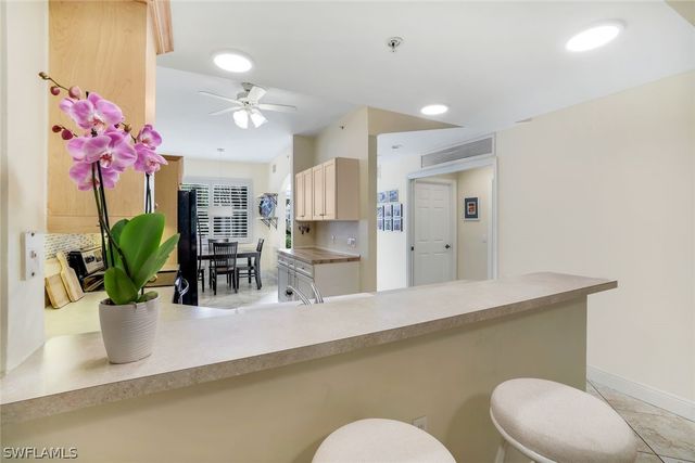 2350 Hidden Lake CT 8511, Naples, FL 34112