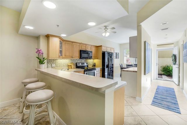 2350 Hidden Lake CT 8511, Naples, FL 34112