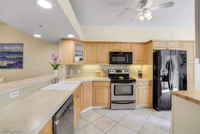 2350 Hidden Lake CT 8511, Naples, FL 34112