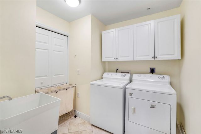 2350 Hidden Lake CT 8511, Naples, FL 34112