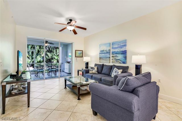 2350 Hidden Lake CT 8511, Naples, FL 34112